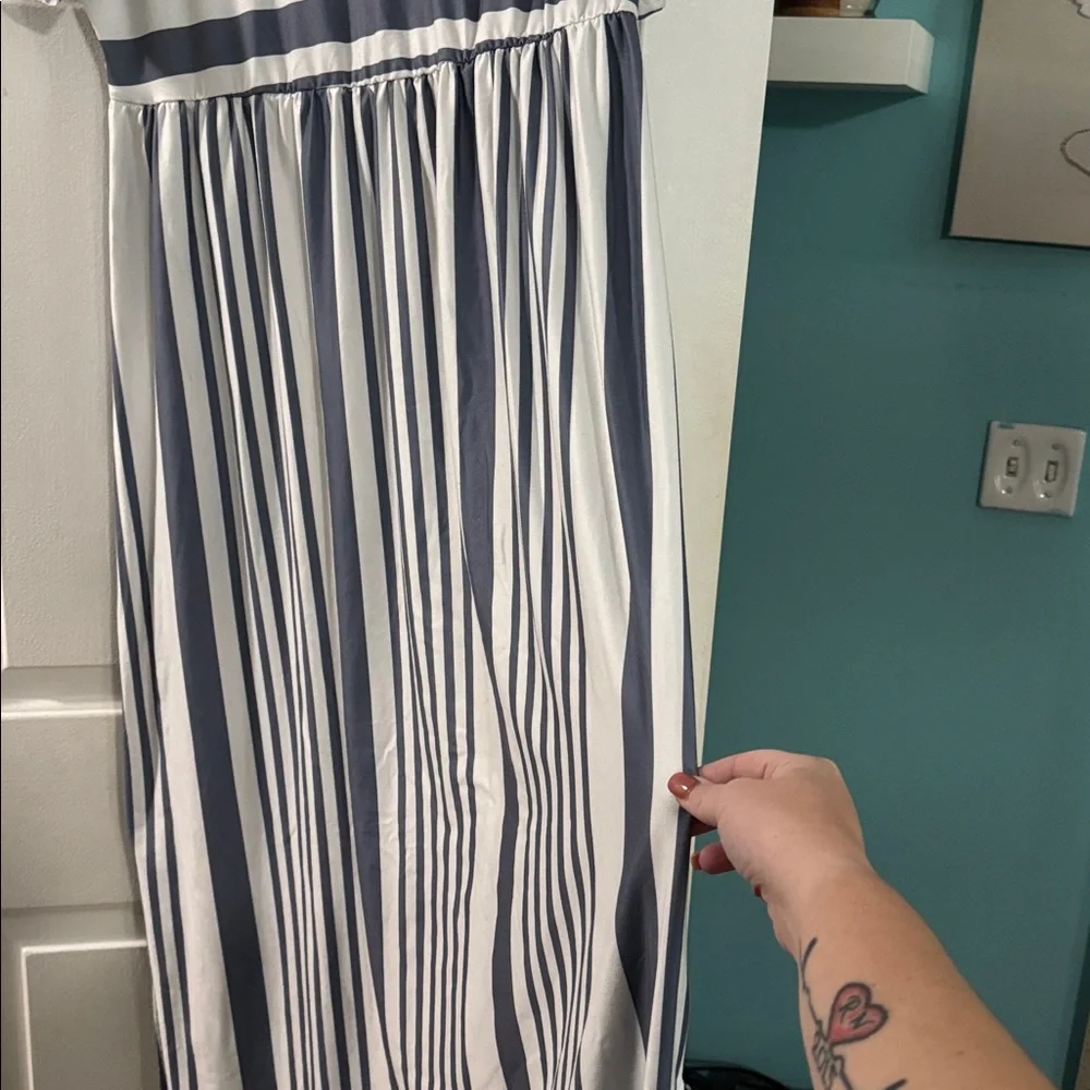 SHEIN Curve 1XL Striped Maxi Dress. - Picture 3 of 4